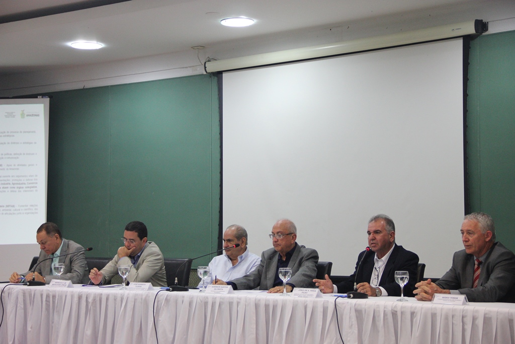 Fecom&eacute;rcio AM re&uacute;ne secret&aacute;rios de estado em reuni&atilde;o com empres&aacute;rios dos setores produtivos