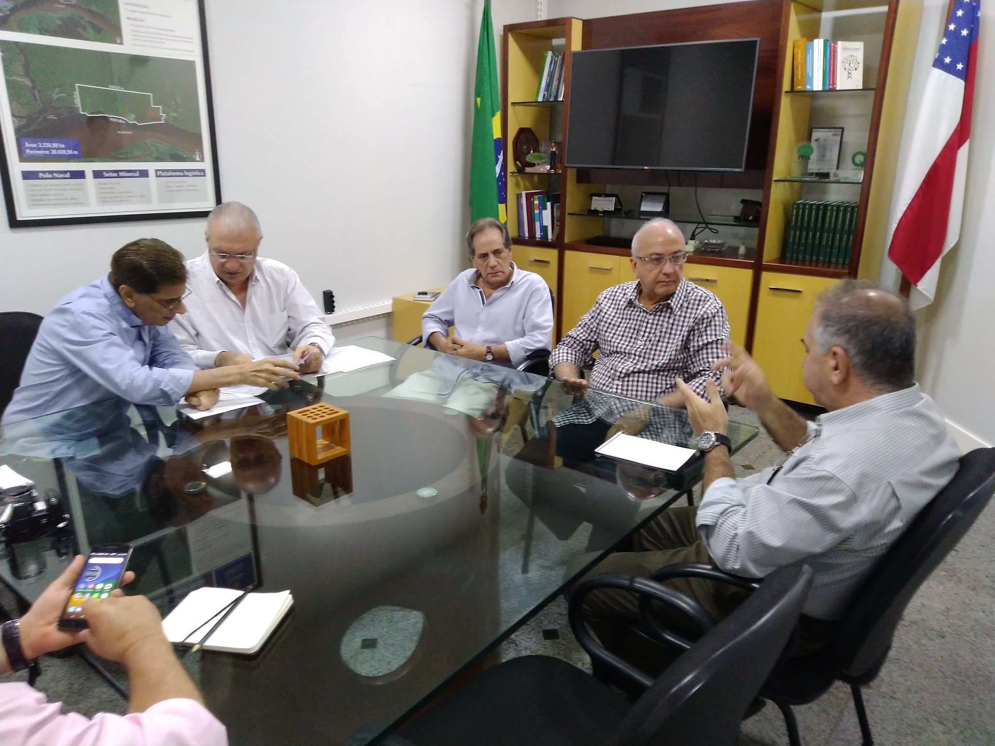 Fecom&eacute;rcio AM e representantes do setor de turismo se re&uacute;nem com secret&aacute;rio de planejamento do estado para debater incrementos ao setor tur&iacute;stico