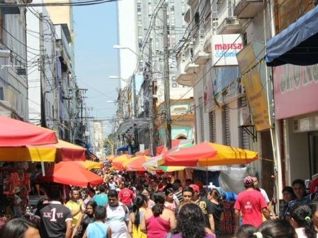 Comércio abre no feriado de 1º de maio; confira o que abre e fecha na capital