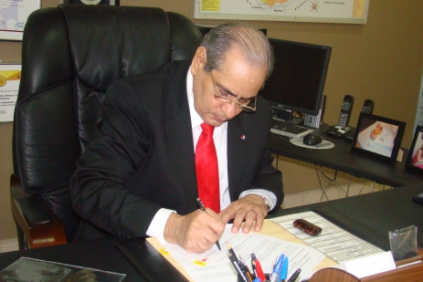 Presidente do Sistema Fecomércio recebe medalha &quot;Colar do Mérito de Contas&quot;
