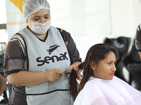 Senac Amazonas realiza grande ação de beleza gratuita no Terminal 3