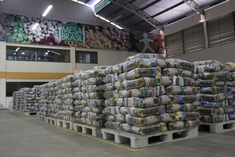 Mesa Brasil Sesc distribui três mil cestas básicas em Manaus