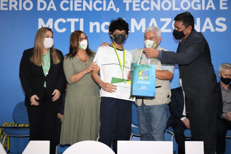 Alunos do Centro de Educação são agraciados em evento do Ministério da Ciência, Tecnologia e Inovações