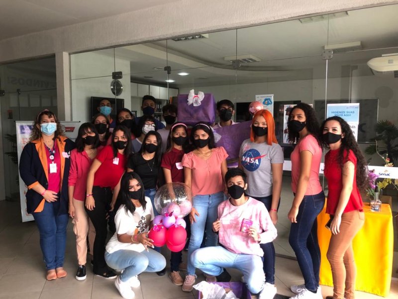 Projeto arrecada doação de absorventes para mulheres de instituição social, em Manaus