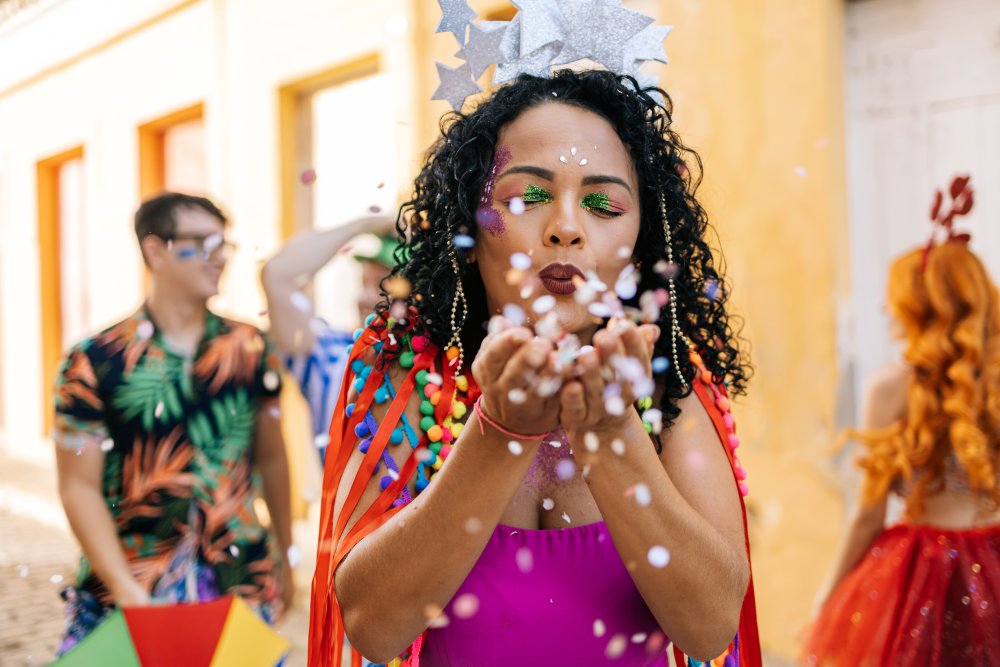 ​Fecom&eacute;rcio AM divulga hor&aacute;rio de funcionamento do com&eacute;rcio na semana do Carnaval 2026