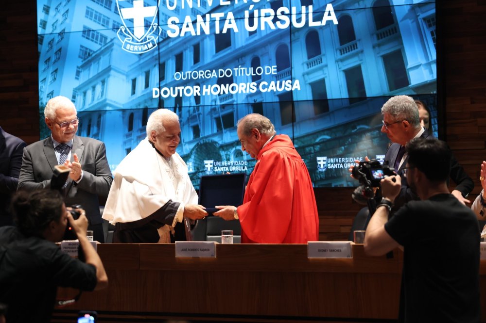 Presidente do Sistema CNC-Sesc-Senac, José Roberto Tadros, recebe título de Doutor Honoris Causa, conferido pela Universidade Santa Úrsula