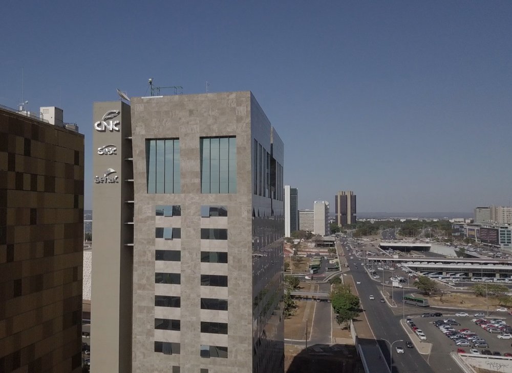 Com&eacute;rcio, servi&ccedil;os e turismo fazem apelo para que PEC do fim da escala 6x1 n&atilde;o seja votada antes das elei&ccedil;&otilde;es