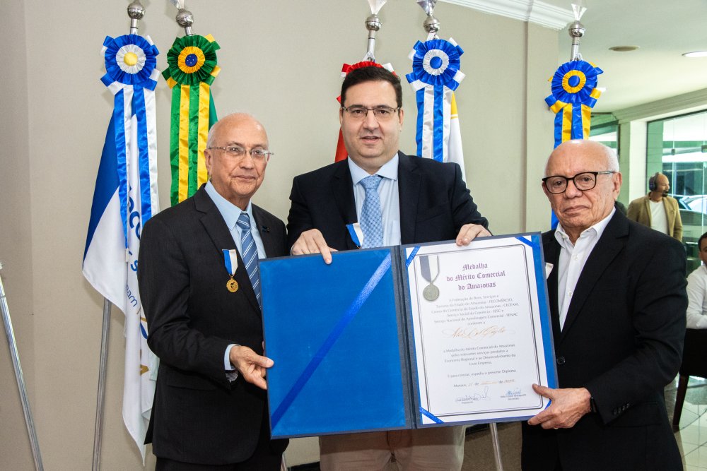 Fecom&eacute;rcio AM homenageia secret&aacute;rio Alex Del Giglio com a Medalha do M&eacute;rito Comercial